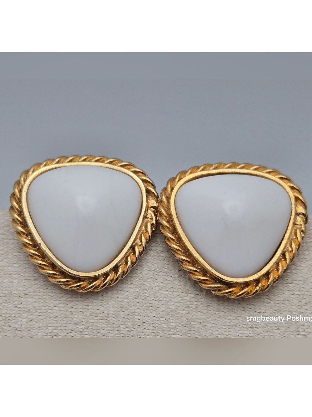 ✨2/$10✨ Vintage Gold-Tone Triangle Clip-On Earrings White Retro